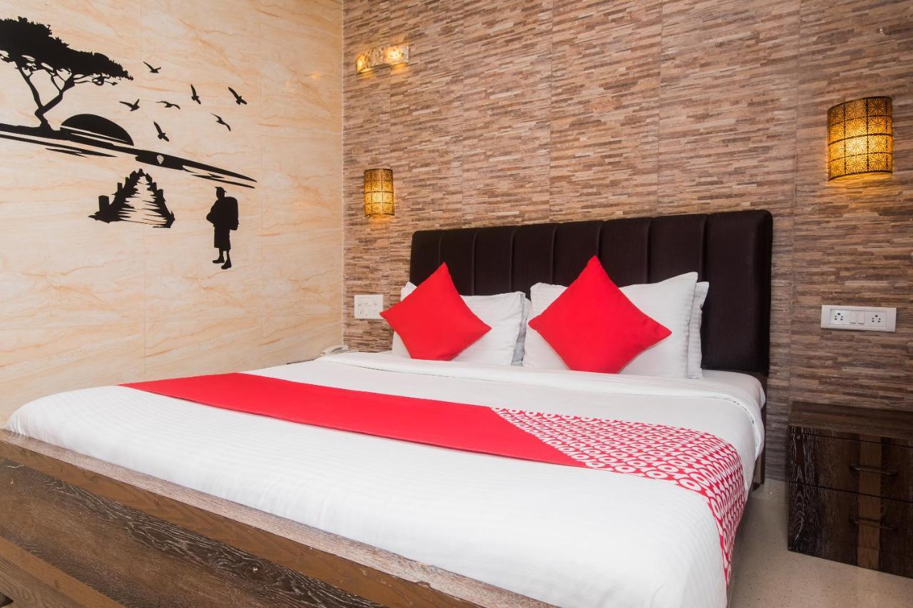 מומביי Hotel Oliver, Colaba מראה חיצוני תמונה